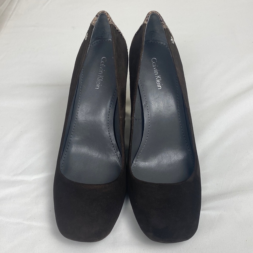 Calvin Klein women’s Brown Suede Heels, Snakeskin back heel design pumps 6.5